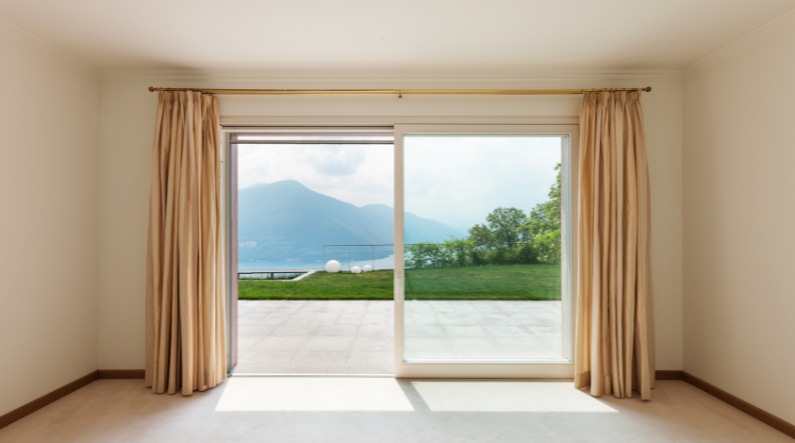 Come avere una casa accessibile: le soglie a filo pavimento.