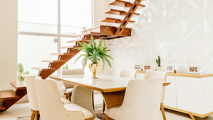 Feng Shui e finestre in alluminio: 8 regole d'oro. 1 Interno casa arredata in stile Feng Shui e con finestre in alluminio.