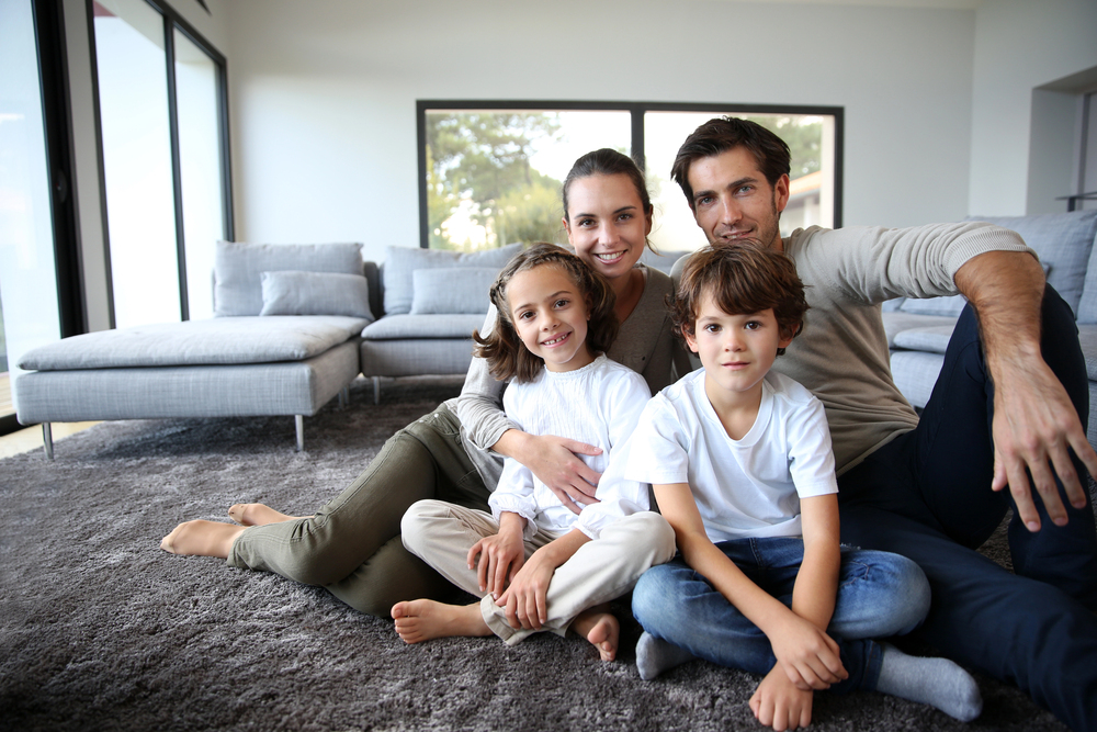 Umidità in casa: perché si crea e come diminuirla. 1 famiglia salotto Umidità in casa: perché si crea e come diminuirla.